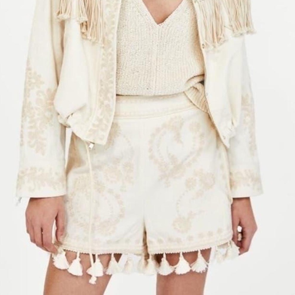 Zara Tassel Boho Embroidered High Waist Shorts in Cream - M